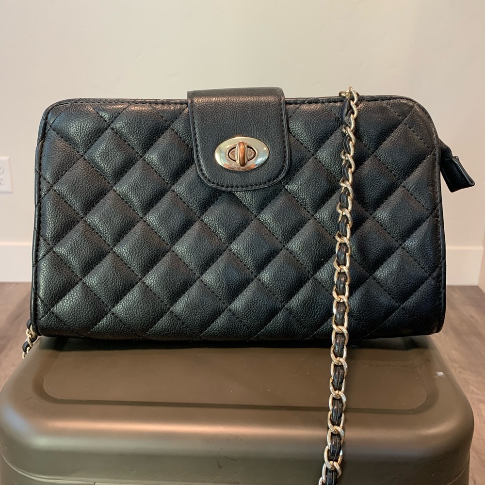 Forever 21 black crossbody purse